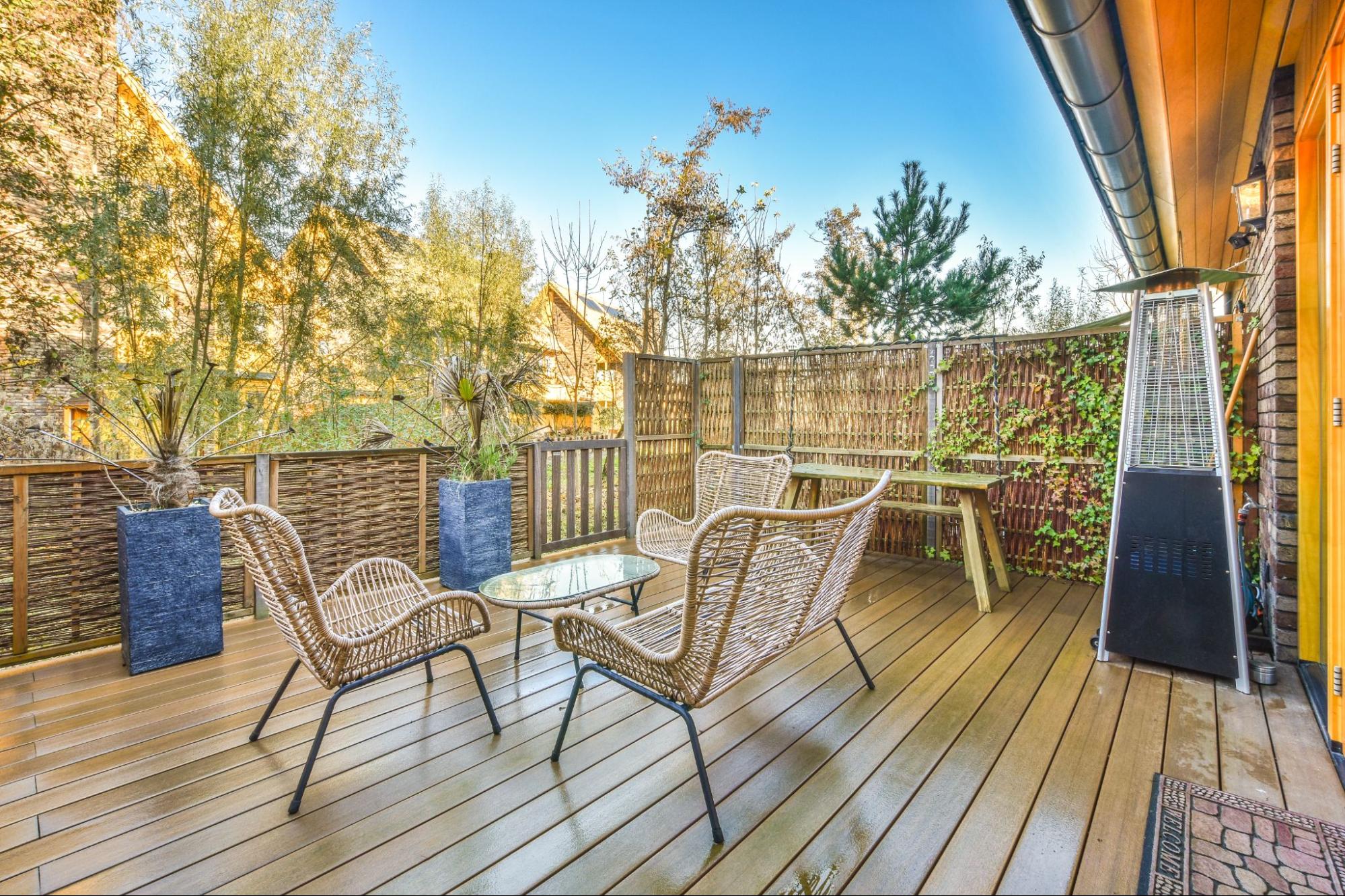 Decking Designs That Elevate Your Outdoor Space - Saddleback