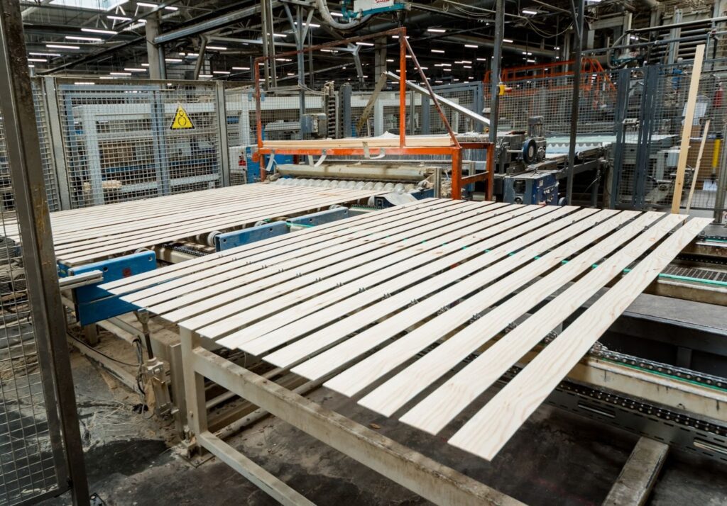 What Fence Manufacturers Do (And How to Choose the Right One)